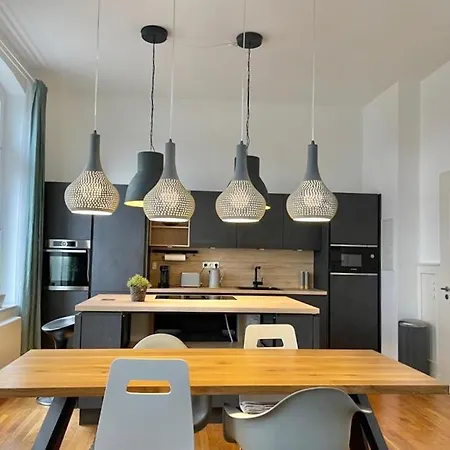 Jugendstil-appartement Mit Terrasse Und Balkon *