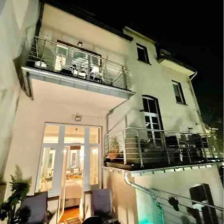 アパート Jugendstil-appartement Mit Terrasse Und Balkon *