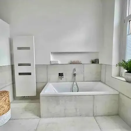 Apartment Jugendstil-appartement Mit Terrasse Und Balkon