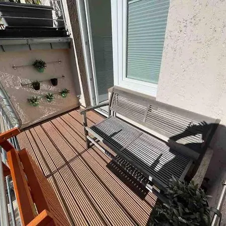 Jugendstil-appartement Mit Terrasse Und Balkon
