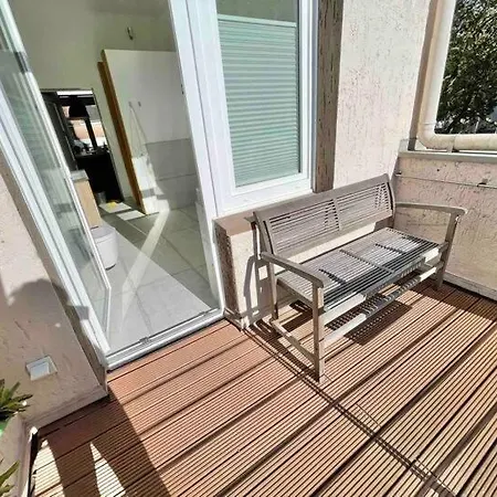 Jugendstil-appartement Mit Terrasse Und Balkon Apartment Siegburg