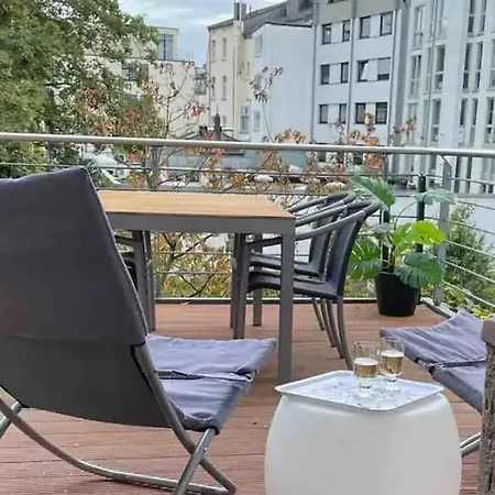 Jugendstil-appartement Mit Terrasse Und Balkon アパート *