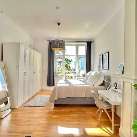 Jugendstil-appartement Mit Terrasse Und Balkon アパート ジークブルク