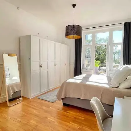 アパート Jugendstil-appartement Mit Terrasse Und Balkon *