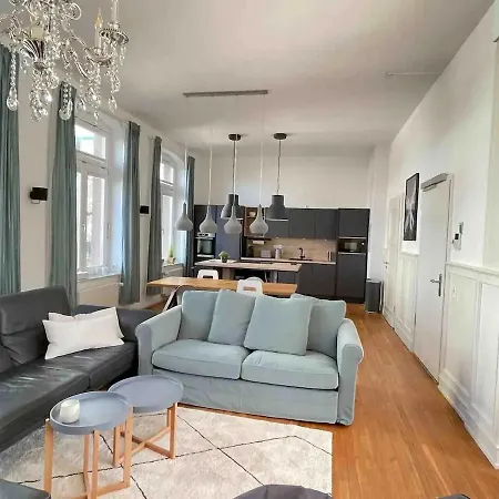 Jugendstil-appartement Mit Terrasse Und Balkon アパート