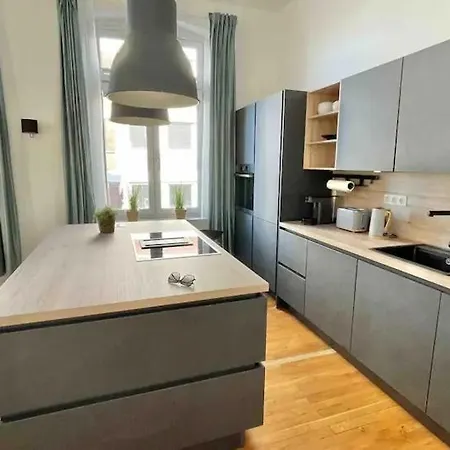 Apartment Jugendstil-appartement Mit Terrasse Und Balkon *