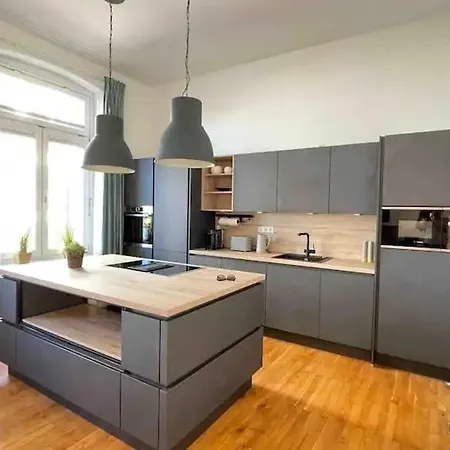 Apartment Jugendstil-appartement Mit Terrasse Und Balkon
