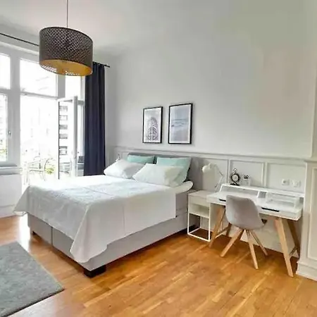 Jugendstil-appartement Mit Terrasse Und Balkon