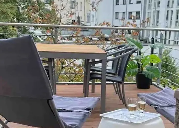 Jugendstil-appartement Mit Terrasse Und Balkon アパート *
