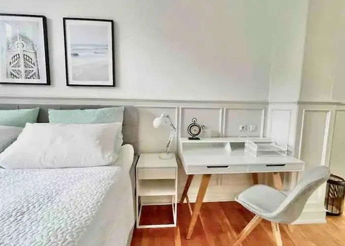 Jugendstil-appartement Mit Terrasse Und Balkon アパート