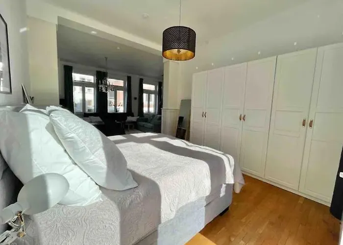 アパート Jugendstil-appartement Mit Terrasse Und Balkon *