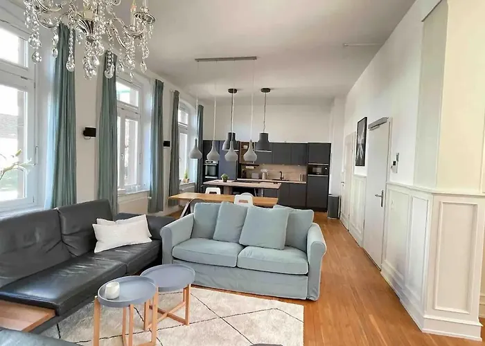 Jugendstil-appartement Mit Terrasse Und Balkon アパート