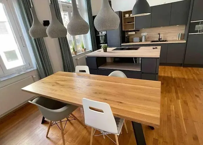 Jugendstil-appartement Mit Terrasse Und Balkon