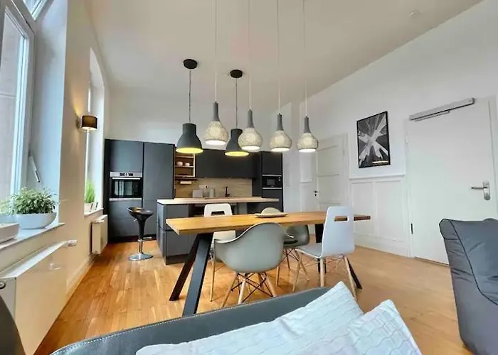 Jugendstil-appartement Mit Terrasse Und Balkon アパート *