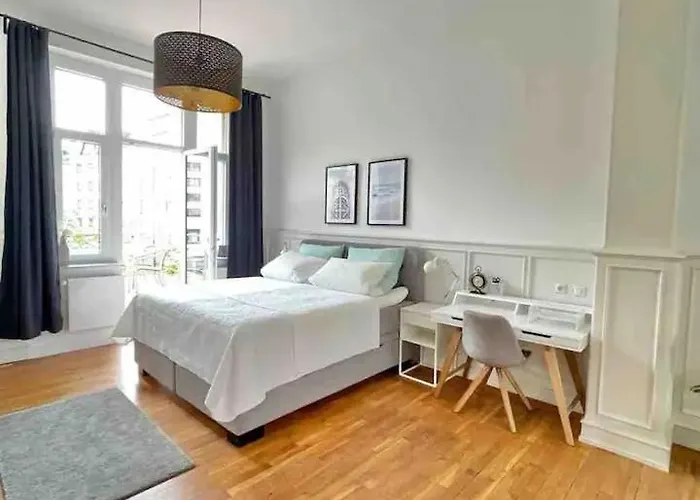 Jugendstil-appartement Mit Terrasse Und Balkon